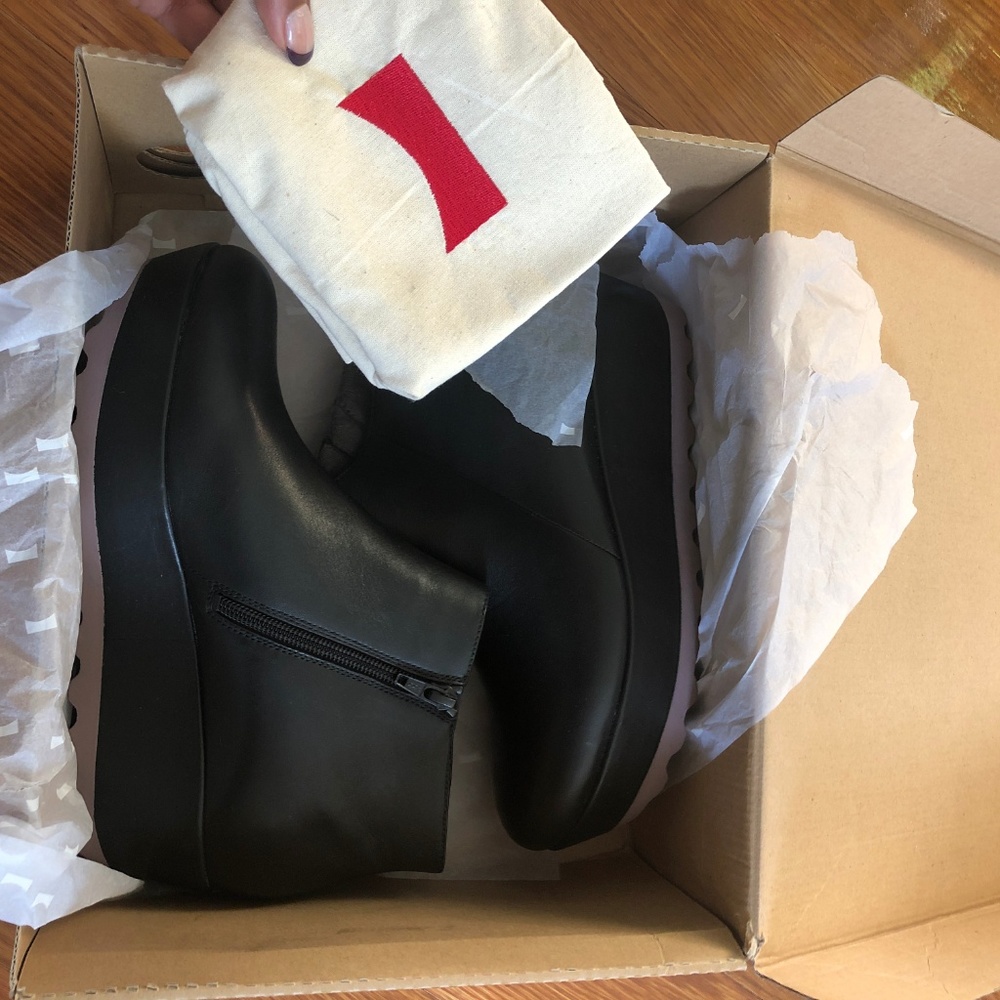 Camper "Laika" Supersoft Black Leather Ankle Boots - Picture 6 of 8